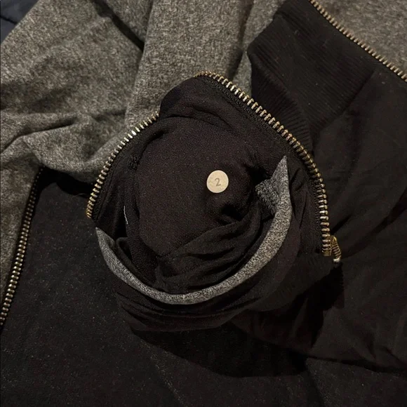 EUC Lululemon Om & Roam Pullover Heathered Speckled Black / Black - size 2 - Picture 16 of 16